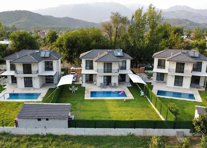Lena Villa
