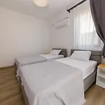 فيلة Lena *